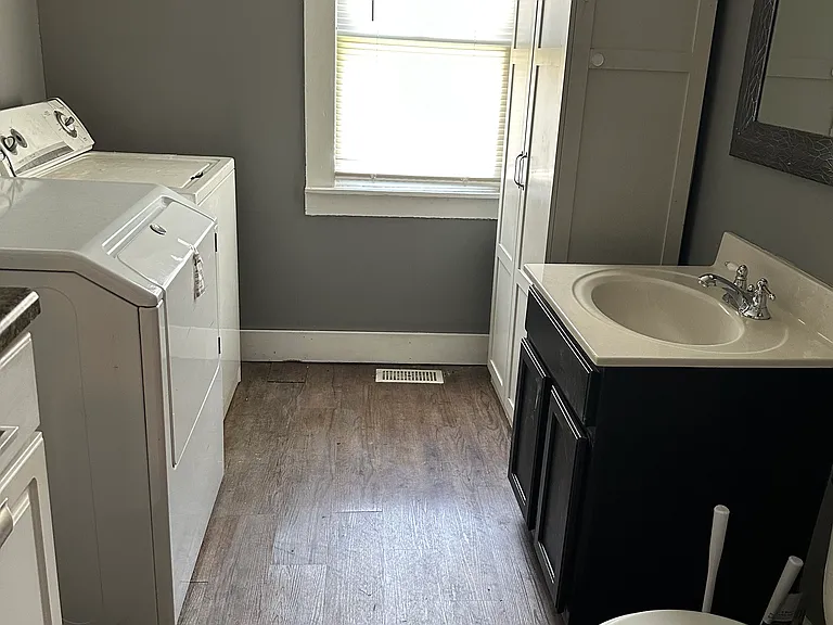 404 E Jackson St — Photo 11