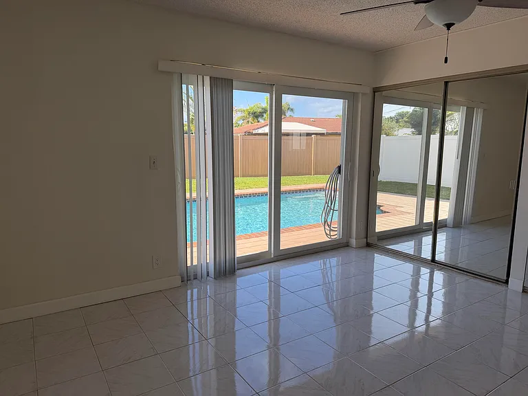 1230 SE 14th Dr — Photo 28
