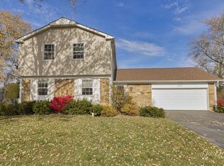 820 Woodhollow Ln, Buffalo Grove, IL
