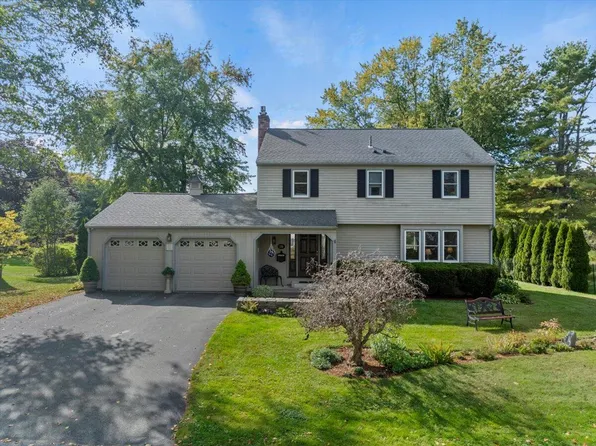 19 Olde Colony Lane, Cape Elizabeth, ME 04107