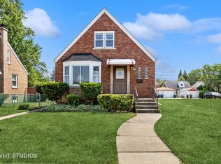 1327 E Oakton St, Des Plaines, IL 60018