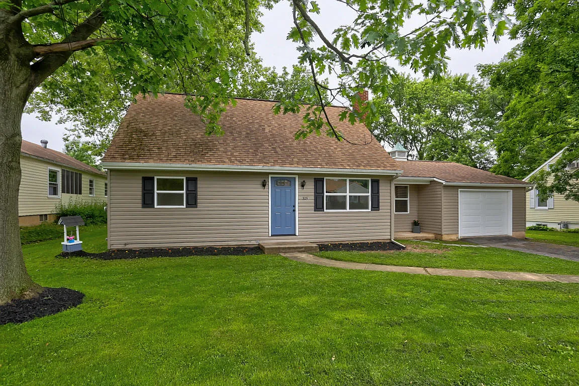 325 E Willow St photo 1