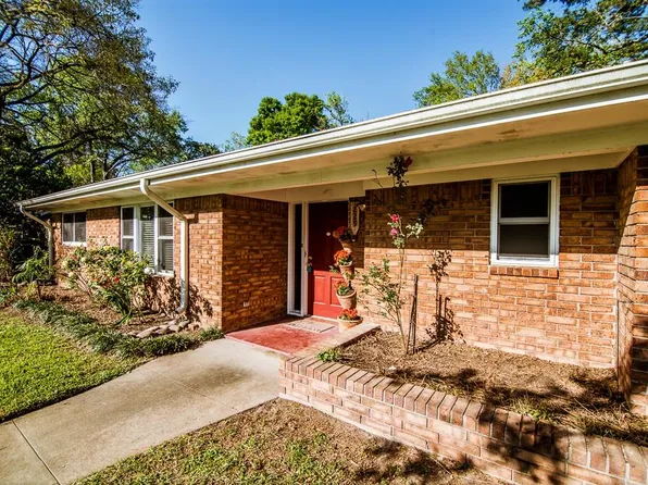 229 Elmwood St, Huntsville, TX 77320