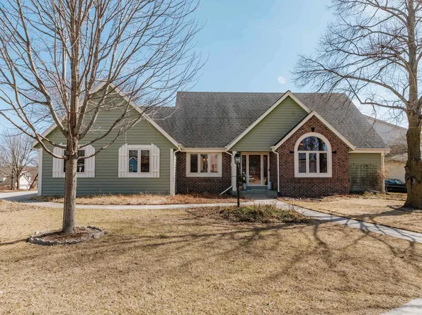 3301 Fox Ridge DRIVE, Waukesha, WI 53189