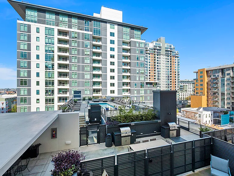 425 W Beech St #907 — Photo 23