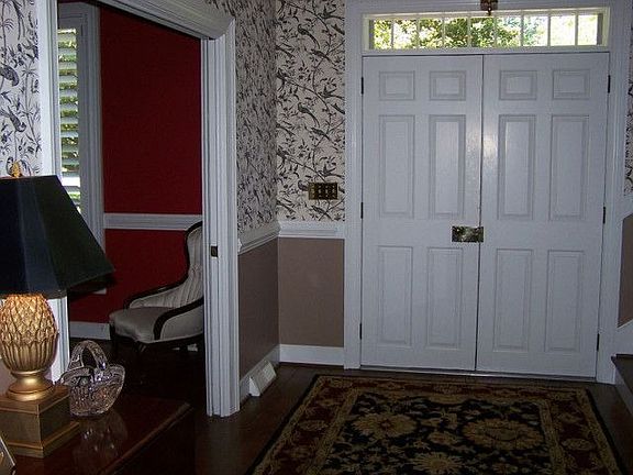 2nd image of 915 E 6th St