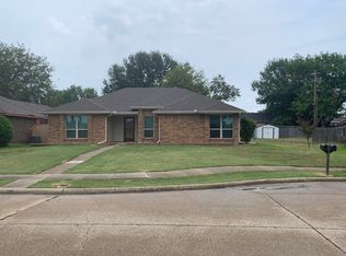 832 Creekview Dr, Mesquite, TX 75181