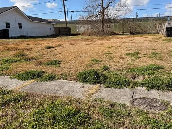 108 Perrin Dr, Arabi, LA 70032