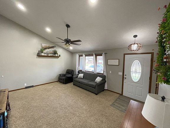 3rd image of 1500 Louise Ln