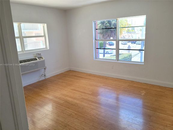 4th image of 8080 Tatum Waterway Dr #27