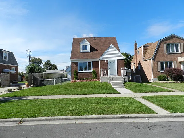 5310 S Massasoit Ave photo 1