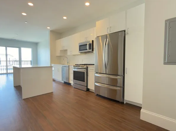 205 Maverick St #412, Boston, MA 02128