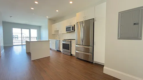 205 Maverick St #412 Photo 1