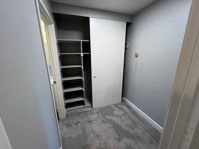 Tiffany Plaza Apartments — Photo 6