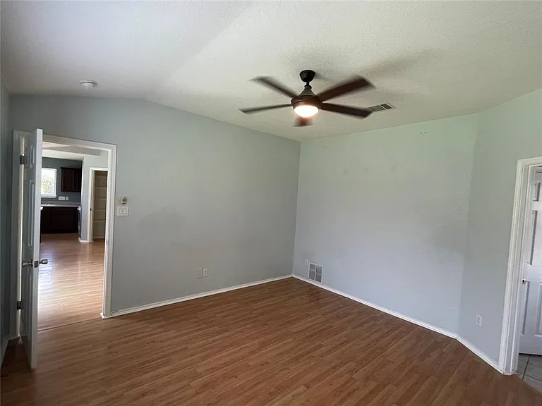 2501 Willow Way — Photo 11