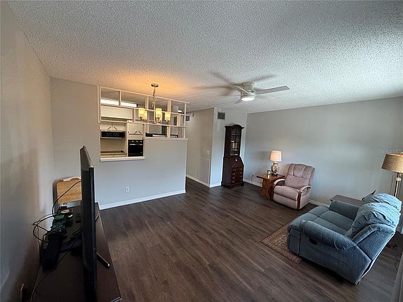 3rd image of 2391 SUMATRAN WAY #63