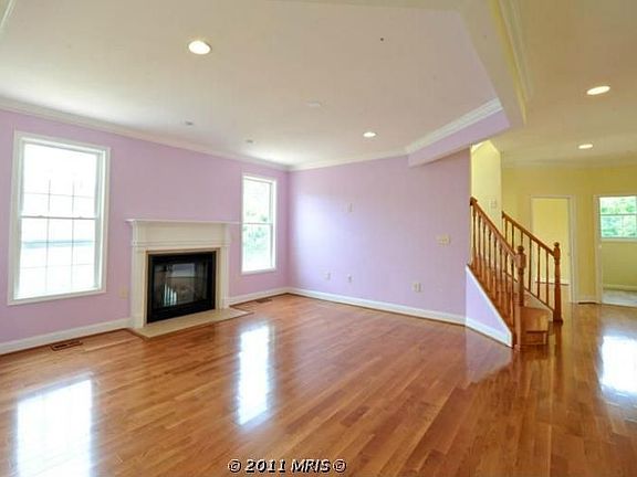 4th image of 1939 Brooke Farm Ct
