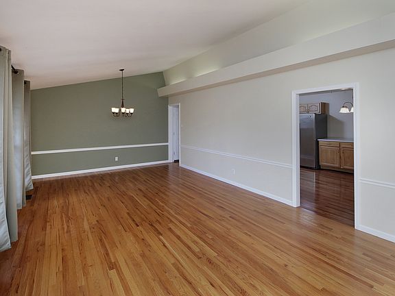 4th image of 15 Queensbrook Pl