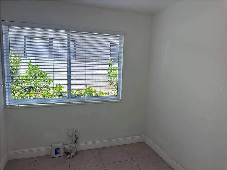 2806 SW 35th Ave #1 — Photo 12