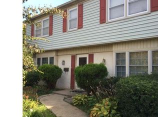 90 Medford Ln, Willingboro, NJ 08046