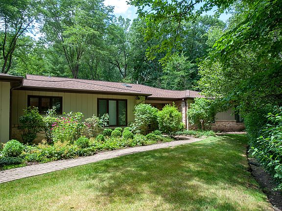 2nd image of 474 White Oak Ln