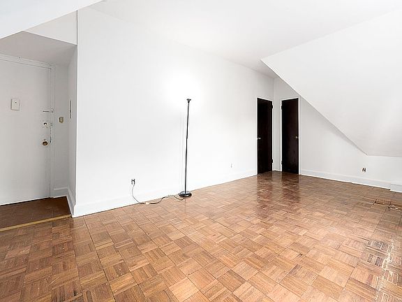 4th image of 10 Station Sq APT R42
