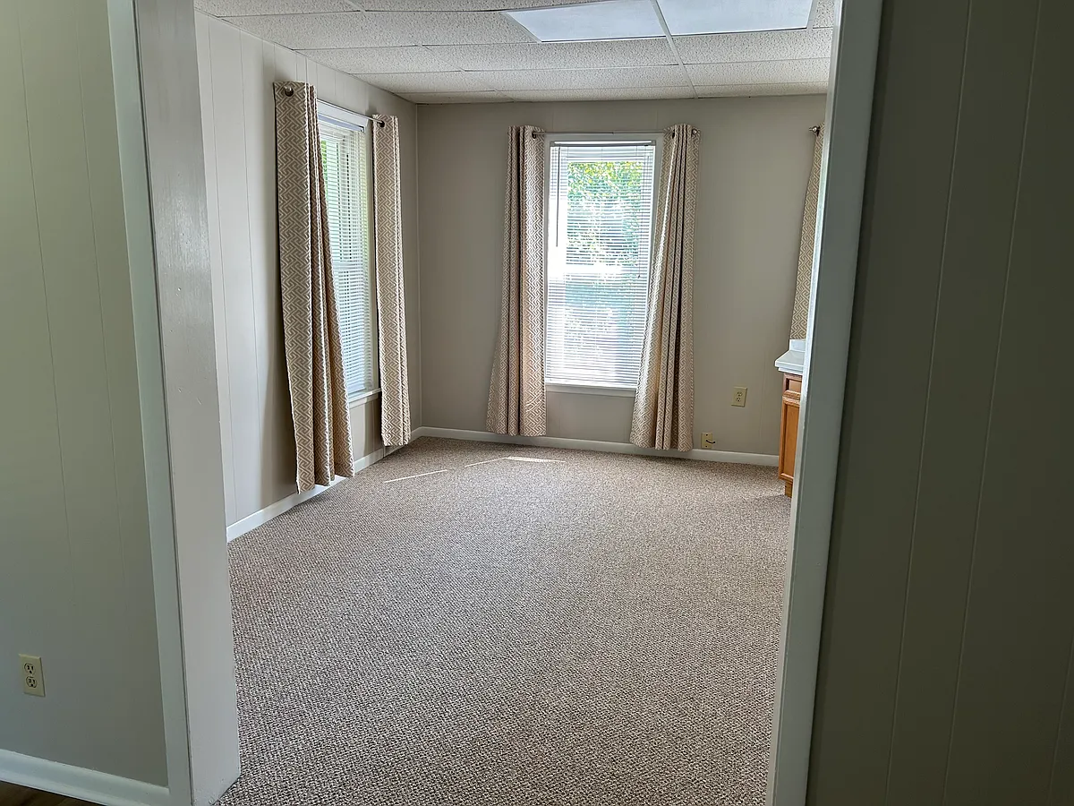 Livingroom - 912 E Chestnut St #B