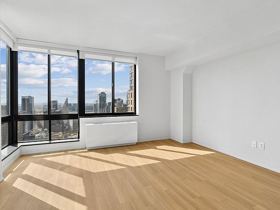 4th image of Columbus Cir #S35c
