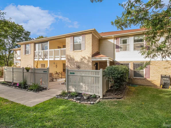 61009 Greenwood Dr #183, South Lyon, MI 48178