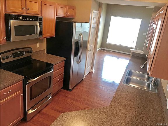 3rd image of 921 Dominion Townes Ct