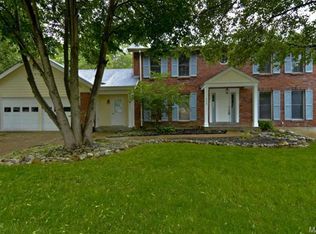 639 Amberwood Ln, Ballwin, MO 63021