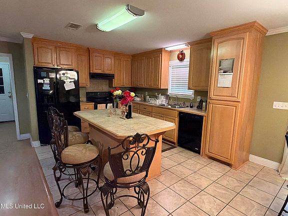 4th image of 11 Silver Leaf Dr