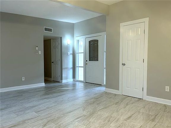 3rd image of 1609 Farrington Dr