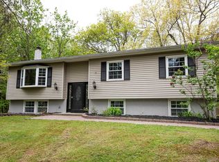 25 Meddaugh Rd, Pleasant Valley, NY 12569