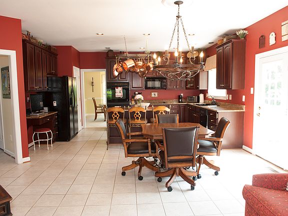 4th image of 3225 Chalford Ct