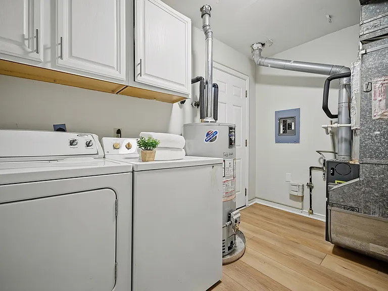 724 Yorkshire Dr — Photo 29