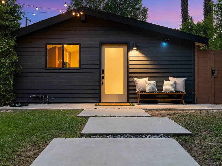 6437 Oakdale Ave — Photo 4