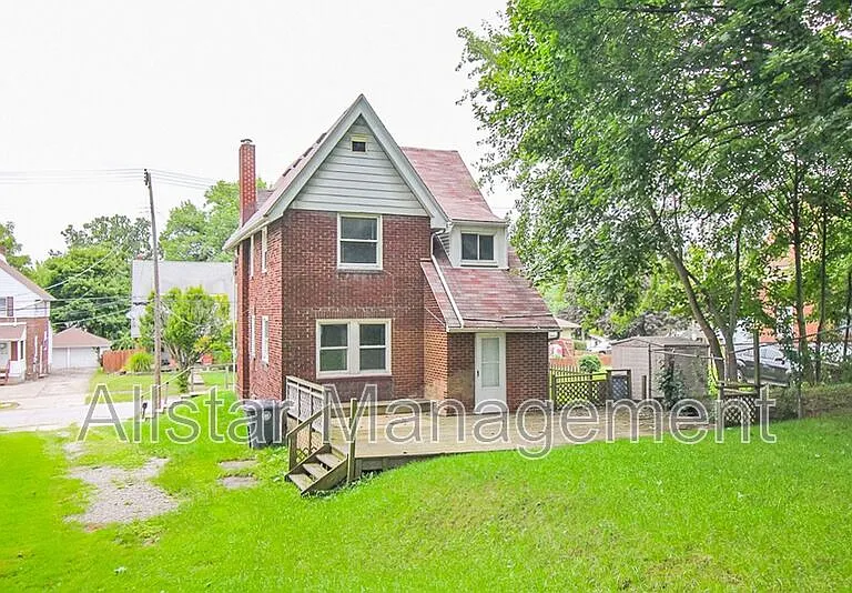 1562 Huguelet St — Photo 35