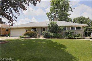 1st image of 331 Lakeshore Dr