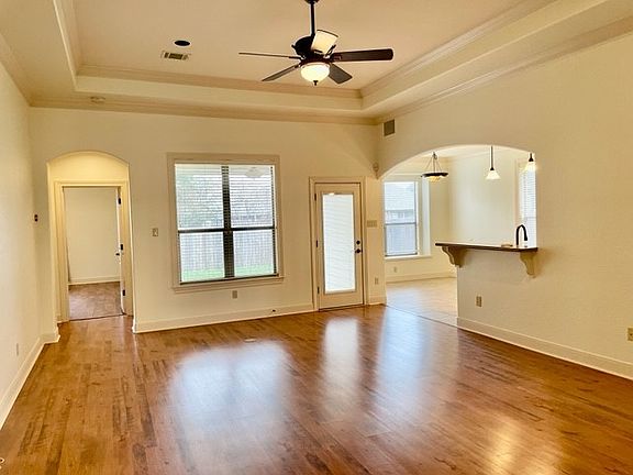 2nd image of 3919 Lienz Ln
