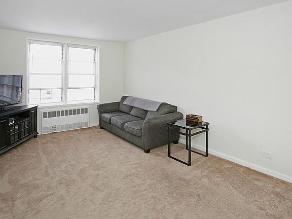 4th image of 33-04 93rd St #6R