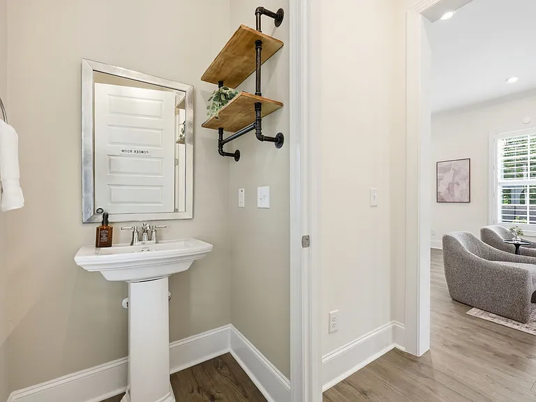 1017 Whistler St — Photo 37