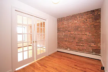 Rented by R New York