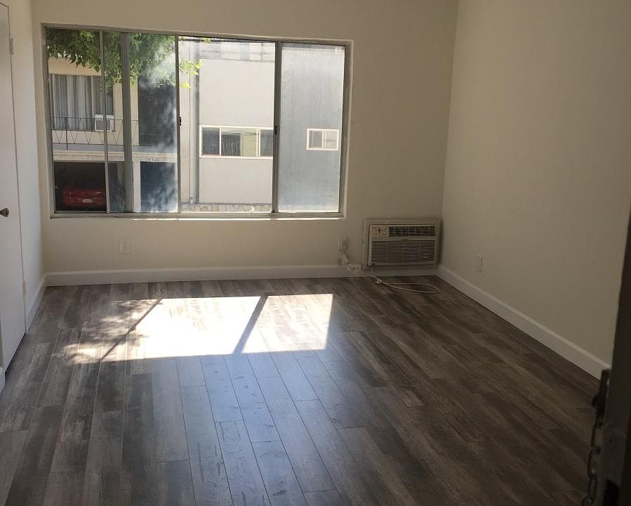 2nd image of 802 W Knoll Dr APT 103
