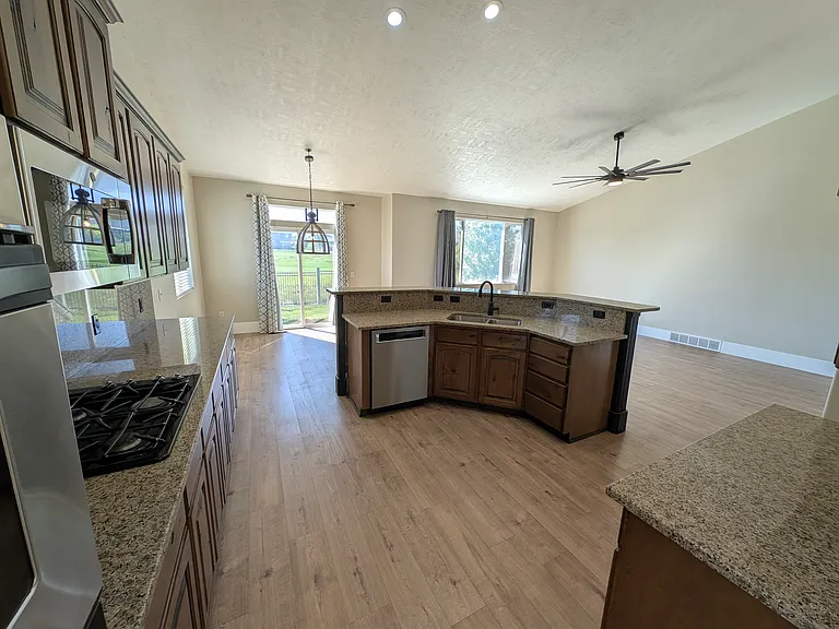 8743 N Franklin Dr — Photo 16