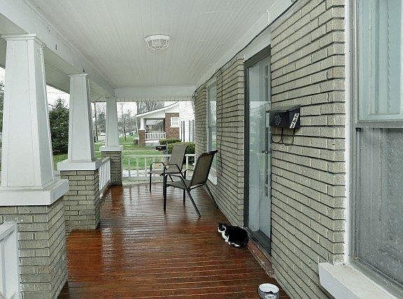 4th image of 243 Rosemont Gdn