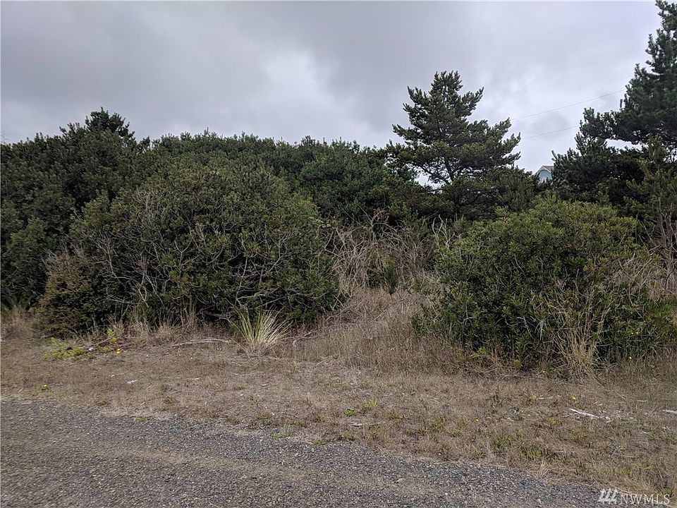 2nd image of 198 Marine View Dr SE