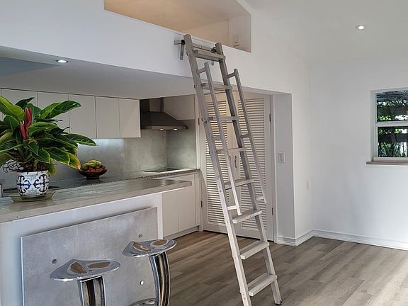 3rd image of 975 NE 128th St #2