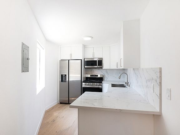 5th image of 231 E Hyde Park Blvd #11365838