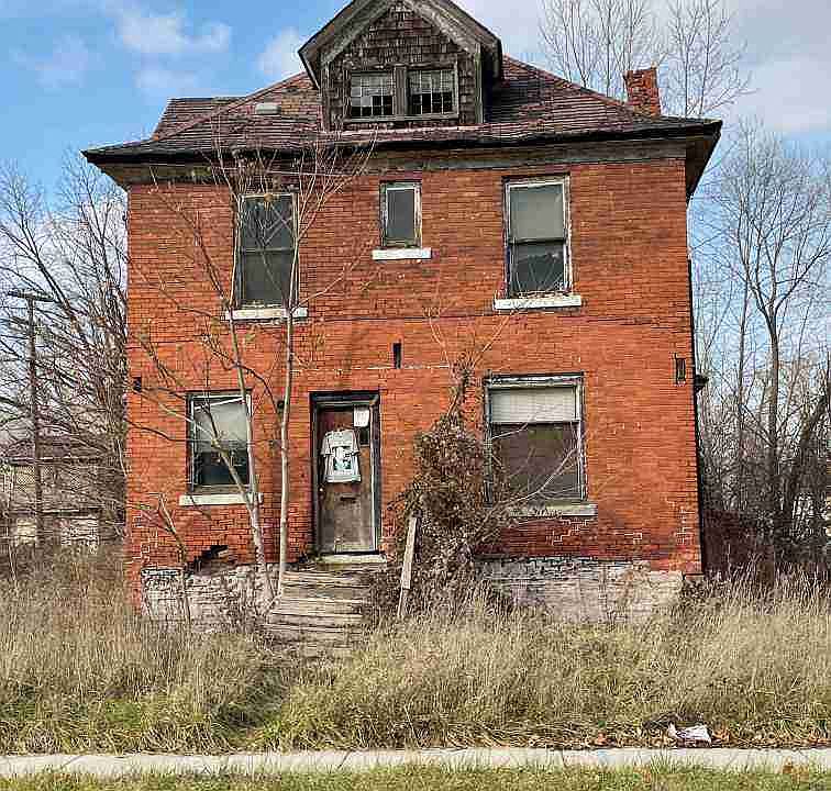 8715 Beaubien